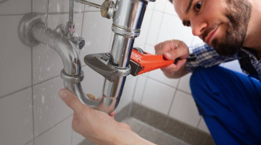 Expert burst pipe repair services in University Park, IA